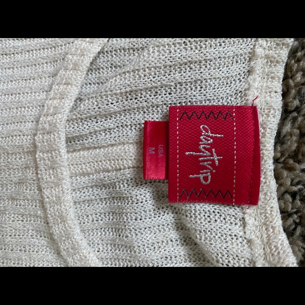 High-low split back blouse - Picture 2 of 3